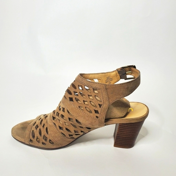 Unisa 8.5 laser cut faux suede sandals heels - Picture 1 of 6